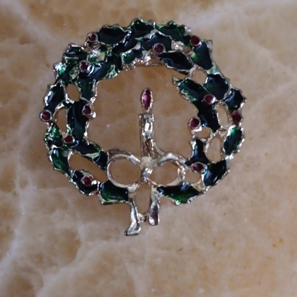 Gold Tone Candle Wreath Pin - Picture 4 of 6